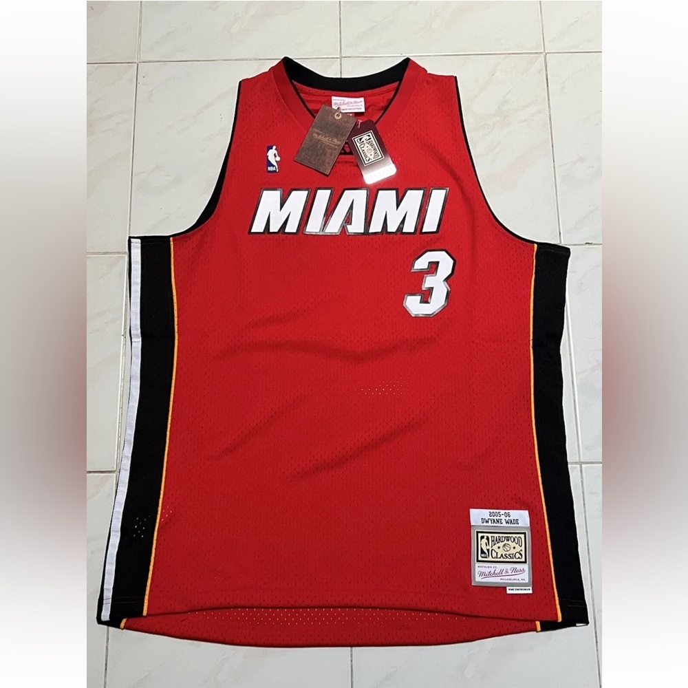 MIAMI HEAT DWYANE WADE MITCHELL & NESS 2005-06 NBA JERSEY SWINGMAN HWC MENS L